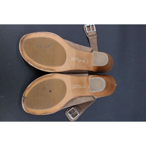 Gentle Souls by Kenneth Cole Women's Shiloh Ankle Bootie, Mushroom, 6 M US - Picture 10 of 10